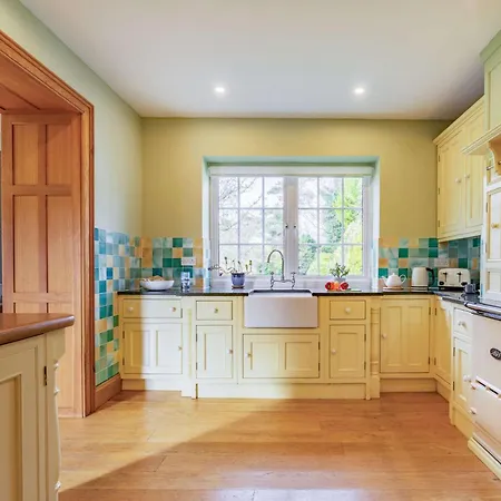 5 Bed In 86111 *